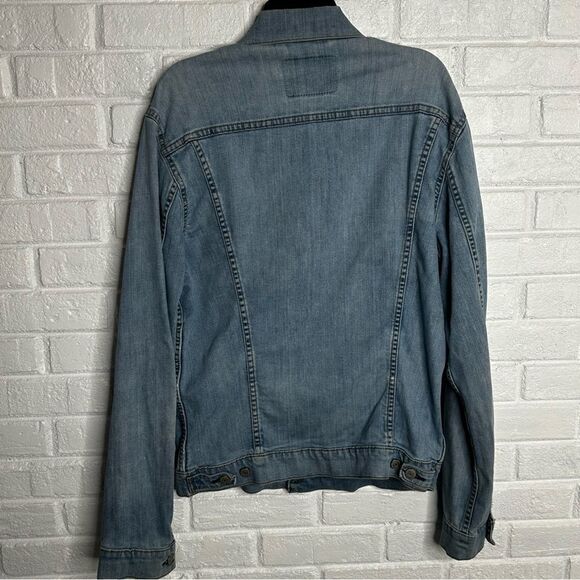 Levi's Boyfriend Trucker Jacket Denim Worn in size Large - Picture 2 of 10